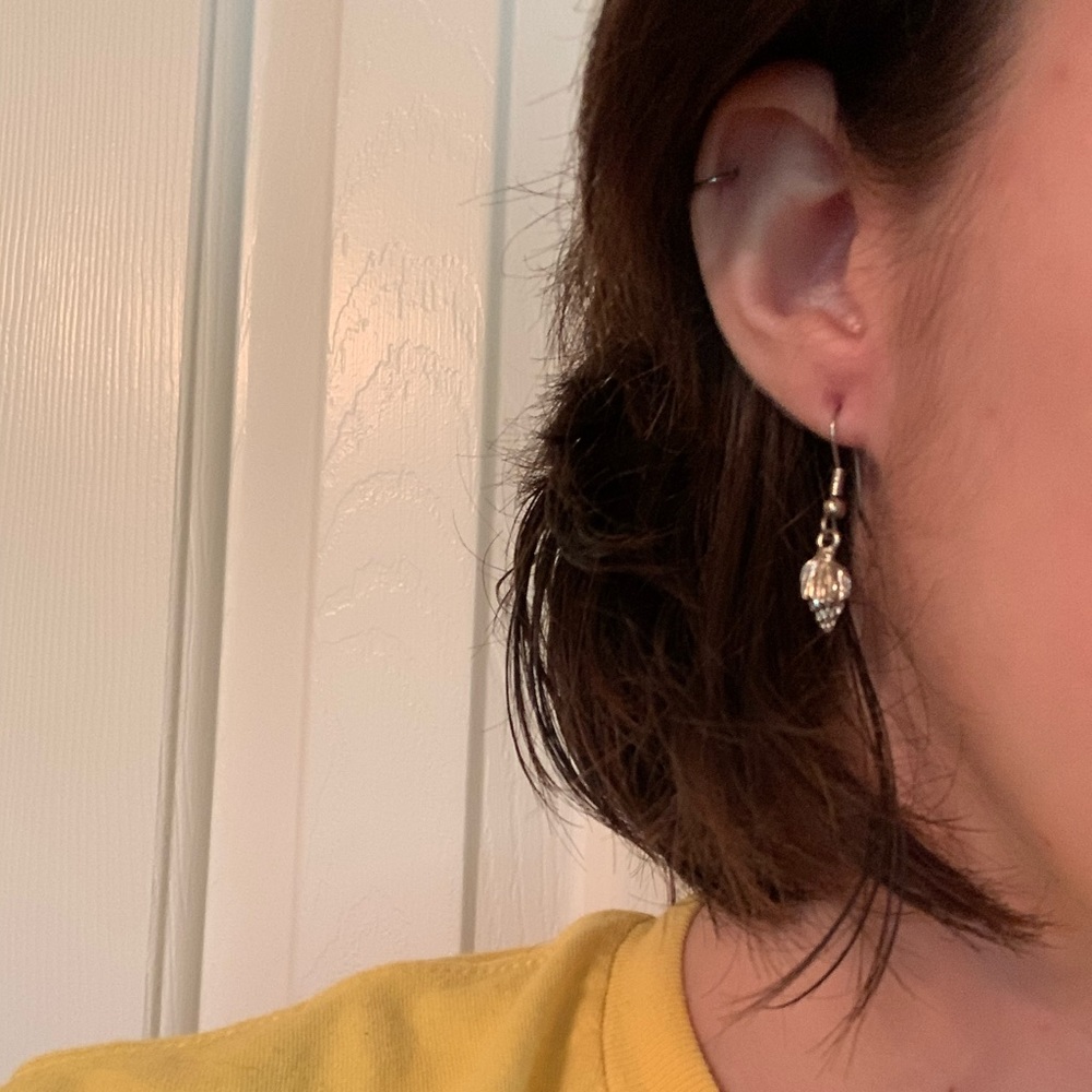 Silver shell earrings - Picture 2 of 2